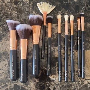 Ten piece rose gold Zoeva brush set with bag